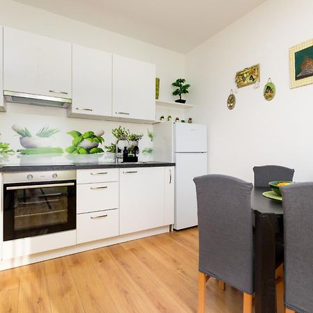 Appartamento Apartman Volaric Krk Town Esterno foto