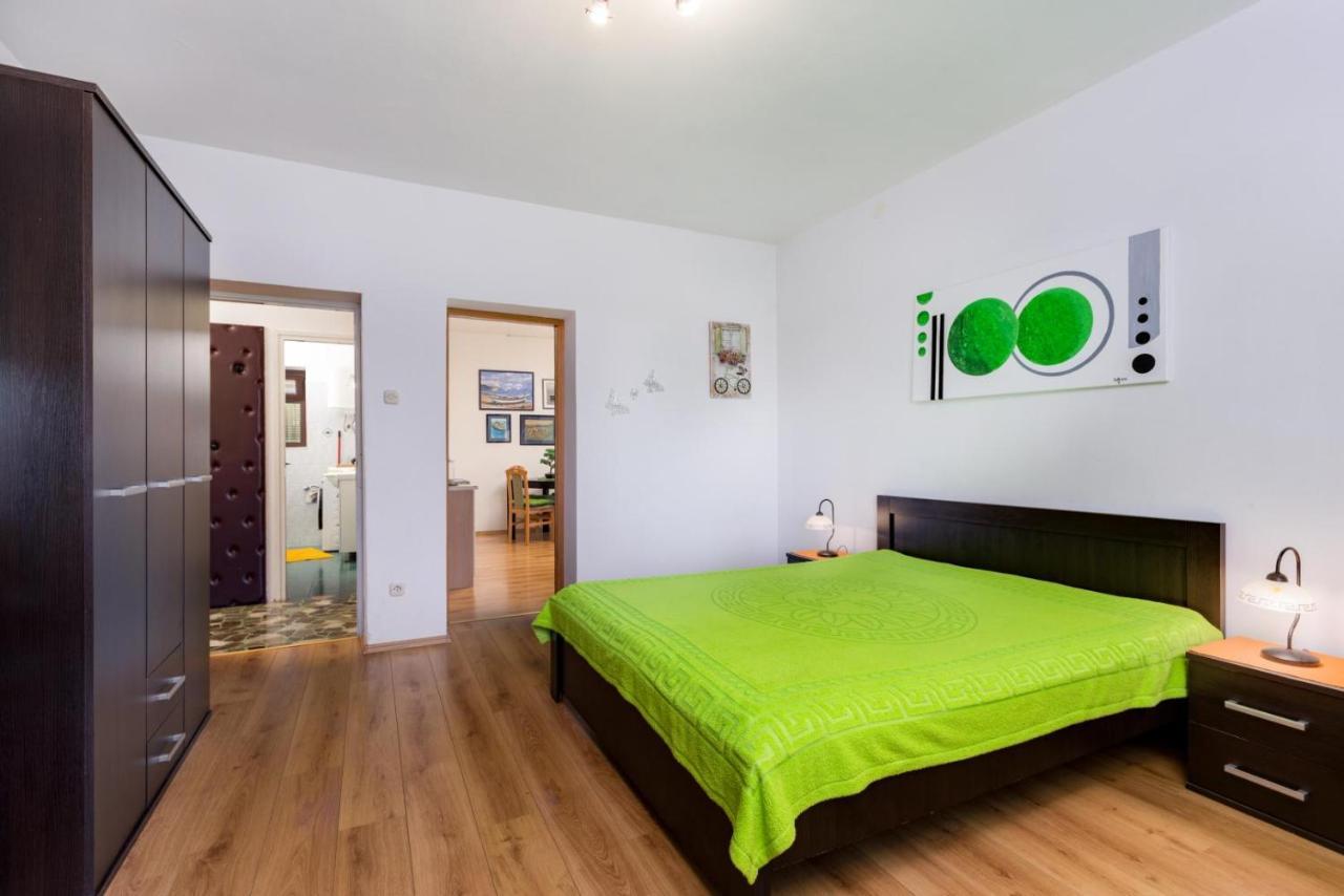 Appartamento Apartman Volaric Krk Town Esterno foto